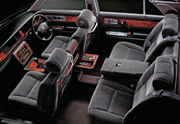 Второто поколение, известно като G50, бе лансирано през 1997 и остана в производство чак до 2018. В момента в Япония могат да се купят десетинагодишни бройки за суми от порядъка на 12,000-16,000 евро - много добра цена наистина, като си дадете сметка, че под капака се крие петлитров V12 с 280 или 299 конски сили. Е, ще трябва да си калкулирате и разходите за транспорт, разбира се. И за поддръжка.
