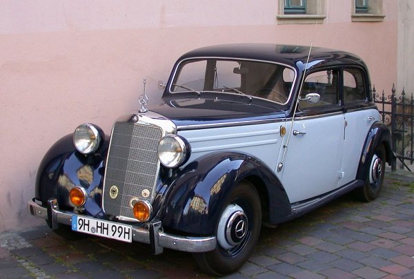 Икономиката полека се съвзема и търсенето нараства, затова в Mercedes разширяват сериите 170. През 1949 излиза дизеловият 170 D, а година след него - и 170 S Saloon, разнообразен с два варианта кабриолет. През 1952 излиза и дизеловият 170 D, последван от 170 S-V и 170 S-D. Последните остават в производство до 1955. 
