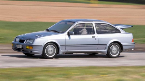 Дължината на модела е 4,49 метра, ширината 1,72, а височината 1,37 м. Теглото на машината е 1240 кг, като разполага с независимо окачване отпред и отзад, както и на 4 дискови спирачки. Тягата се предавала към задните колела през механична трансмисия. Цената на модела, когато излиза на пазара, е доста по-ниска от тази на модели като Saab 9000 Turbo и Mercedes-Benz 190E 2.3-16, като моделът на Ford практически почти не им отстъпва. Като цяло, 5500 бройки от този автомобил слизат от поточните линии.