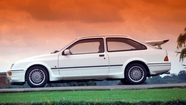 Моделът получава и специална версия RS500, лимитирана, както подсказва името й, на 500 бройки. Всичките са предназначени за британския пазар, като предлагат по-голяма мощност от 224 к.с. и са разпознаваеми (освен по десния волан), по липсата на фаровете за мъгла, които са заменени от въздухозаборници.