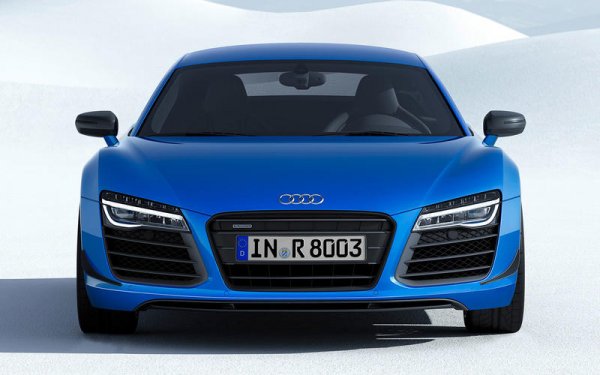 На Audi принадлежат голям брой иновации, като голяма част засягат светлините. Суперколата R8 V10 от 2008 година е първият автомобил, оборудван с LED-фарове, а през 2014 година излиза R8 LMX (на снимката), който получана лазерни фарове. При модел на Audi (едновременно с Volkswagen) дебютира и ситемата старт-стоп", като това става при модела 100 през 1981 година.
