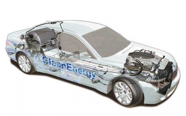 BMW е първата компания, която предложи автомобил, задвижван с водород - Hydrogen 7 от 2005 година (на снимката). Произведени са около 100 бройки, които са предвидени за даване под наем. През 2012 година BMW представи M550d с дизелов двигател - първият автомобил в света с двигател с три турбини.
