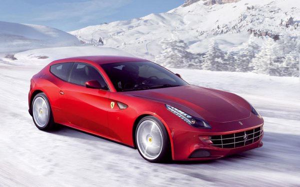 Ferrari участва във Формула 1 от самото начало на шампионата, така че инженерите на марката винаги са били наясно с най-модерните технологии. Едва ли обаче предполагате, че автомобилът, при който дебютира сервизът Apple CarPlay, е  Ferrari FF от 2014 година (на снимката).

Още през 1968 година Ferrari представи модела 206GT, който получава същия V6 двигател като Fiat Dino. Това е първата кола с електронно стартиране на мотора.
