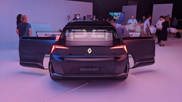 Над 70% от всички материали, използвани в Scenic Vision, са рециклирани, а 95% подлежат на по-нататъшно рециклиране. Въглеродният отпечатък на такъв автомобил - при производството и после при експлоатацията - е със смайващите 75% по-малък от този на съвременен чист електромобил.
