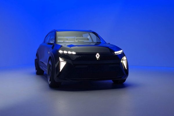 Забележително ниският въглероден отпечатък на Scenic Vision се дължи и на взискателността на Renault към поддоставчиците. Компанията вече има договор с Terrafame да й доставя никел, добит с минимум вредни емисии, и аналогични контракти за литиев карбонат. Батерията на Scenic Vision се произвежда с 60% по-малко парникови емисии в сравнение със стандартна батерия със същия капацитет. Тя ще се прави серийно в новата "гигафабрика" на Renault в Дуе. До 2030 година вече 80% от материалите за нея ще се рециклират. 
