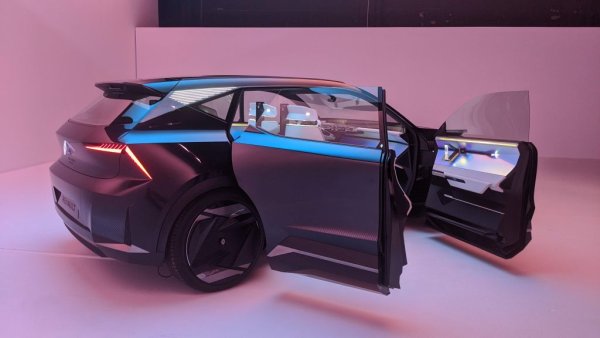 Дължина: 4,490 мм
Ширина: 1,900 мм
Височина: 1,590 мм
Междуосие: 2,835 мм
Тегло: 1,700 кг
Двигател: електрически, 160 кВт
Горивна клетка: 15 кВт
Батерия: 40 кВтч
