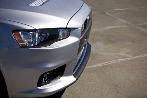 Всички модели на Lancer Evolution са оборудвани със система за задвижване на четирите колела и четири цилиндров турбо агрегат