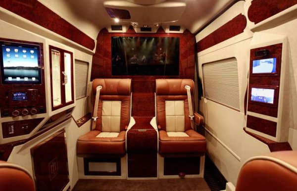 Mercedes-Benz Sprinter (L5-B) от Lexani Motorcars