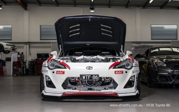 Toyota GT86 с двигател от Nissan GT-R