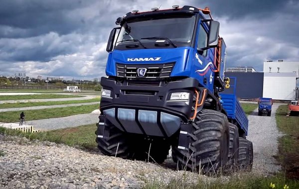 8х8 Арктика може да преодолява наклони до 60%