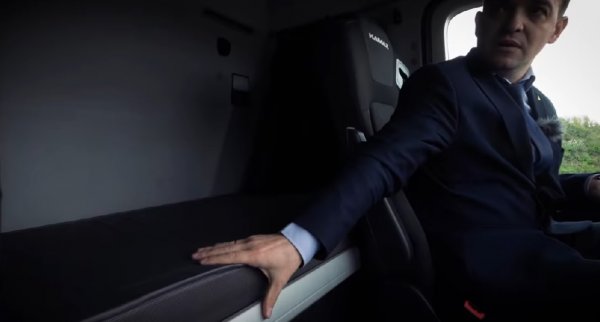 Легло в кабината