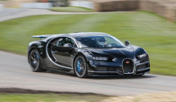 Малцина се съмняват, че Chiron ще подобри постиженията на предшественика си Veyron. Увеличението на мощността е близо 300 к.с., но максималната скорост е ограничена по електронен път на 420 км/ч, тъй като гумите няма да издържат на по-високи натоварвания. Цената на хиперколата е 3,3 млн. долара, а ускорението от 0 до 100 км/ч отнема 2,4 секунди.
