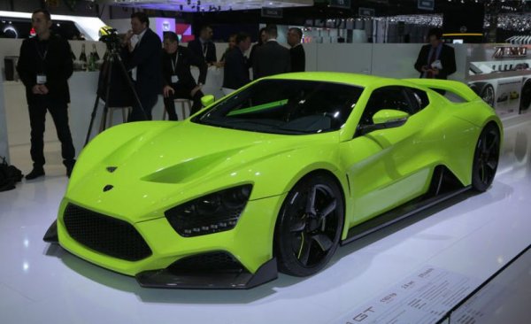 Компанията Zenvo не е толкова популярна, но нейния TS1 GT влиза в този елитен клуб. Той разчита на 5,0-литров V8 с две турбини, който позволява ускорение от 0 до 100 км/ за 3 секунди. Цената на автомобила също е доста сериозна - 1,56 млн. долара, които трябва да бъдат платени за кола, произведена в Дания. Вероятно и затова нейният тираж е малък - общо 15 бройки за 5 години.
