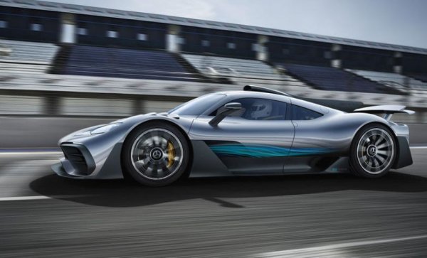 Идеята за болид от Формула 1, превърнат в автомобил за стандартни пътища, е доста стара, но бе реализарана едва сега от Mercedes. Хибридният Project One разчита на 1,6-литров V6 и 4 електромотора, които доставят тези 1231 к.с. Ускорението от 0 до 100 км/ч отнема по-малко от 2,5 секунди, а максималната скорост ще превиши 350 км/ч. Целият тираж на тази хиперкола вече е разпродаден при цена от 2,5 млн. евро.
