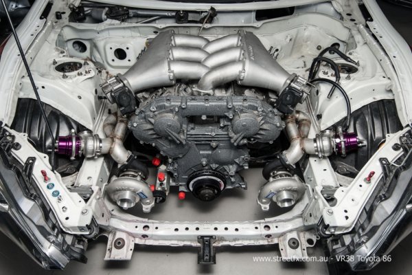 Toyota GT86 с двигател от Nissan GT-R