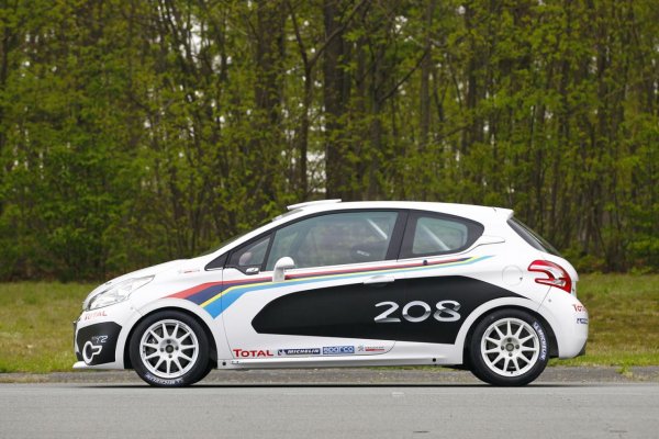 Peugeot 208 R2 Rally Car