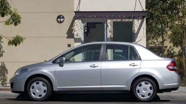 Първото поколение Versa стартира през 2006 г., като 5,7% от хората, които са си купили такъв, все още го притежават.
