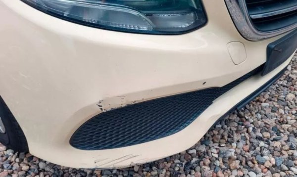 Въпреки доста спретнатия външен вид по каросерията има някои следи от ожурвания. 