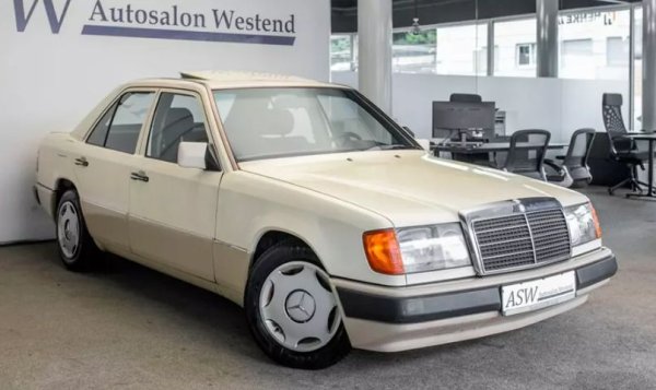 Пробег: 555 409 км

Цена: 6490 евро

Ето я и истинската златна класика при такситата или, както някои я наричат, &bdquo;последният истински Mercedes&rdquo;. В края на краищата, неразрушимите E-Class от поколението W124 са се превърнали в легенди и заради дълги си срок на служба, като някои от тях все още са на пътя, независимо от огромния си пробег.