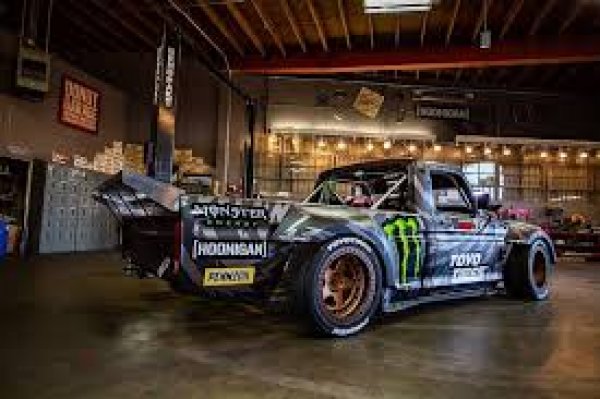 Още една звезда от гимханата, задвижвана от друго творение на Roush Yates &ndash; V6 EcoBosst, в първоначалния си вариант проект на Ford Performance. Накратко, 914 к.с. Каросерията е от кован на ръка алуминий, който обикновено се поръчва от армията.
