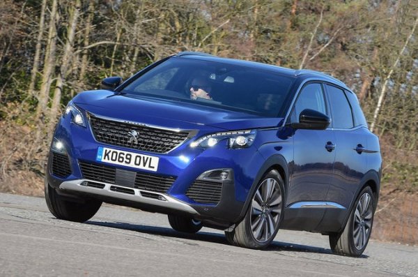 Рейтинг на надеждност - 88,3% 

Бензиновите екземпляри на 3008 са по-надеждни от дизелите, но нито един от тях няма най-добрата надеждност. 29% от бензиновите 3008 са получили повреда, в сравнение с 40% от дизелите. Основните виновници са каросерията и електрическите системи. Близо половината от автомобилите са били извън строя седмица и въпреки че Peugeot е платил за 76% от ремонтните работи, 16% от собствениците е трябвало да извадят 1000 лири или повече. 