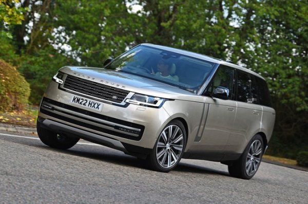 Рейтинг на надеждност - 85,2% 

В сравнение с Range Rover Sport, по-малко Range Rover са имали проблеми - при 23% от колите, но отстраняването им отнема много време. 30% от автомобилите са били извън строя повече от седем дни, а ремонтът на 60% отнема до седмица. Единственото спасение е, че Land Rover и неговите дилъри са покрили разходите за всички ремонтни дейности. Най-честите оплаквания са свързани с каросерията, двигателя и интериора. 
