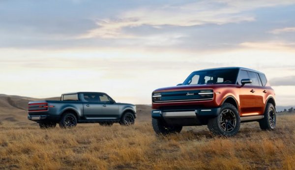 Кога: 2028

В България марката Scout, създадена някога от американския производител на селскостопанско оборудване International Harvester, не е особено позната. Но отвъд океана предизвиква сериозна носталгия. Оттам - и решението на Volkswagen да я придобие и възроди като електрически бранд. Първите два модела ще са SUV, наречен Traveler, и пикап на име Terra. И двата ще са на рама, с по един електромотор на всяка ос. Но ще се предлагат и с бензинов двигател като удължител на пробега. Стартовата цена ще е под 60,000 долара. 
