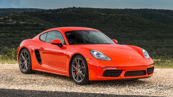 Porsche 718 Boxster и Cayman не отговарят на Общия регламент за безопасност на Европейския съюз, който включва киберсигурността и това означава, че те не могат да се продават на територията на общността след юли 2024. В Porsche нямат планове да предлага нов Boxster или Cayman за Европа на текущата платформа, като новият електрически модел обаче трябва да бъде наличен в Европа през следващите няколко години.
