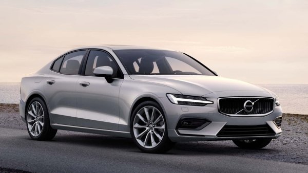 Volvo е друга марка, която преминава към електрификация и с това нейното задвижвано с ДВГ S60 слиза от сцената. S60 дебютира през 2000 г., а третото поколение на луксозния седан излезе през 2019 г. След като S60 изчезне до края на годината, Volvo ще пренасочи производството си към новия електрически триредов SUV - EX90.
