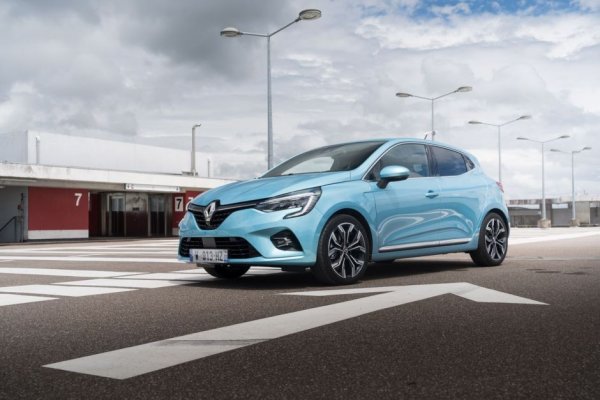 Петото поколение на популярния хечбек се произвежда предимно в Бурса, Турция. Малки количества слизат и от поточните линии в Ново Место, Словения.