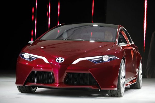 Детройт 2012 - Toyota NS4 Plug-in Hybrid Concept
