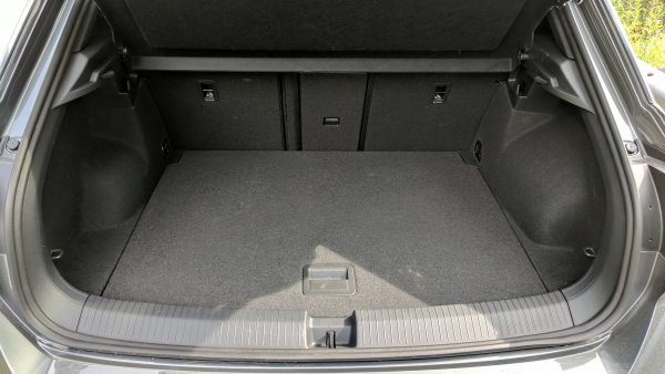 Багажникът на T-Roc побира един куфар повече