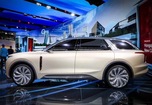 За този всъдеход се знае единствено, че е с електрическо задвижване. Според информациите до момента, той ускорява от 0 до 100 км/ч за по-малко от 4 секунди, като може да измине 600 км с едно зареждане на батериите. Системата за задвижване на четирите колела има няколко режима на работа, а окачването е пневматично.