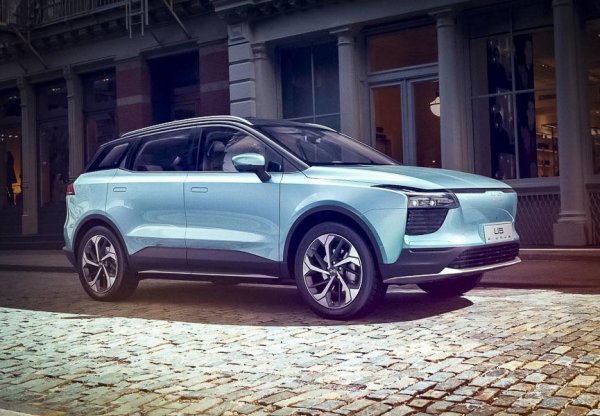 Още един доста интересен гост от Китай, който се добра до премиерата си в Европа на собствен ход. Той измина повече от 15 000 км, като тръгна от родината си, за да стигне до Франкфурт.
