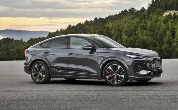 Добрата новина за Audi е, че расте интересът към новите електрически модели, и то с цели 32%. Глобалните им продажби за шестте месеца са 101,400, с около една трета повече от тези на Mercedes. С 44,600 продажби, Audi Q4 е третият най-търсен електромобил изобщо в групата VW (след комбинираните ID.4 и ID.5 - общо 84,900, и ID.3 - 60,700). Audi Q6 e-tron също се приема добре, с 36,500 доставки. 
