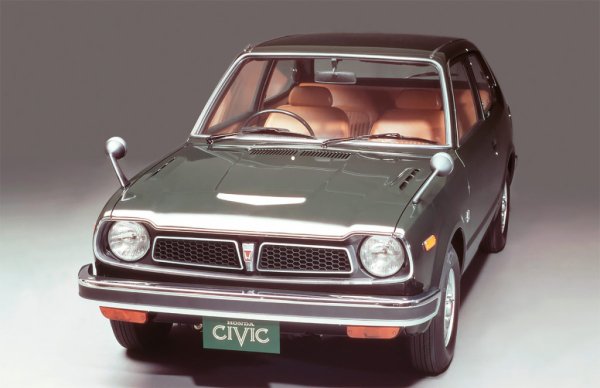 До 1972 г., когато първият Civic (на снимката) влиза в продажба, ръководството на Honda сериозно обмисля ограничаване на автомобилните дейности - но все пак дава шанс на нов хечбек. И той не разочарова, като моментално се превърна в супер-хит и реализира милион продажби само да 4 години на пазара.