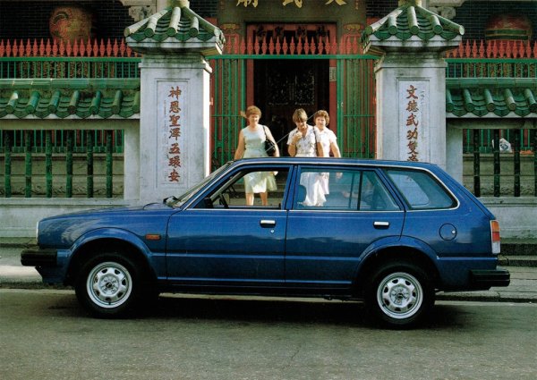 Веднага щом горивото поскъпва, потребителите започват да търсят алтернативи и на сцената излизат  компактни японски модели, на които никой досега не е обръщал внимание. Средният разход на Honda Civic не надвишава 6 л/100 км, а колата лесно се вписва в новите екологични стандарти, без да инсталира допълнително (и скъпо) оборудване за намаляване на вредните емисии.  