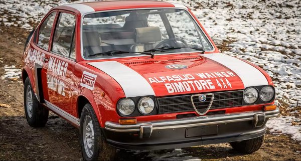 Това е автомобил, построен от дилъра на марката Джанфранко Мантовани. Класическият 1,2-литров четирицилиндров боксерен двигател е интегриран с втори идентичен мотор, разположен зад предните седалки, като и двата са оборудвани с отделна скоростна кутия. С тази конфигурация Alfa развива между 136 и 158 конски сили, а максималната скорост е 215 км/ч.
