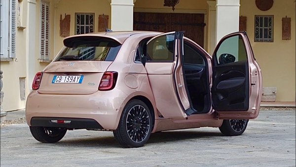 Почти 60% ръст за четирите месеца за обновения градски модел. Любопитното е, че за разлика от Panda тук 90% от продажбите са извън Италия. 
