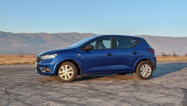 Sandero, което смени поколенията през 2020 година, е от най-потърпевшите модели покрай глобалния недостиг на чипове. Но въпреки затрудненията с доставките румънската кола има 58% ръст от началото на годината.
