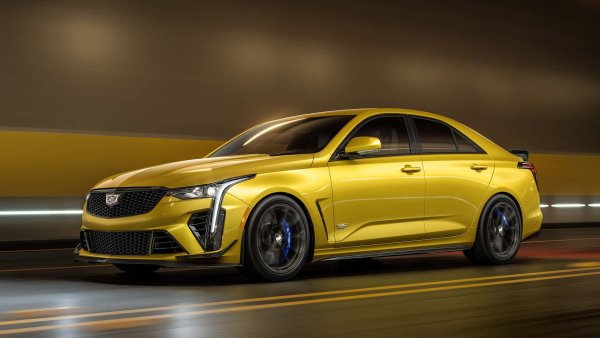 Моделите Cadillac CT4-V и CT5-V Blackwing отпразнуваха 20 години през 2023 г. И с това автомобилният производител пусна някои нови опции за тапицерия и специален цвят, невиждан досега в гамата на Cadillac - Cyber Yellow (жълто). Предлага се както за CT4-V, така и за CT5-V Blackwing.

