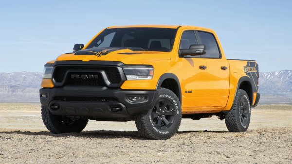 Ram дебютира със специалния цвят Baja Yellow (жълто) за 1500 Rebel Havoc Edition, като той изглежда страхотно. Черната облицовка добавя тъмен контраст към яркия нюанс, което предлага приятен контраст за офроуд пикапа.
