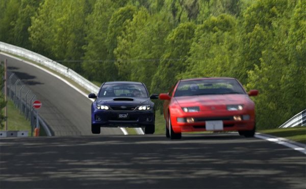 Поведението на автомобила при задминаване с механична скоростна кутия е напълно предсказуемо. Шофьорът по-рано включва нужната предавка и съответно знае какво да очаква, като е сигурен, че въртящият момент няма да изчезне по време на маневрата. При доста автомати не е така, тъй като превключването зависи от степента на натискане на газта. Така може да се стигне до смяна на скоростите в най-неподходящия момент.
