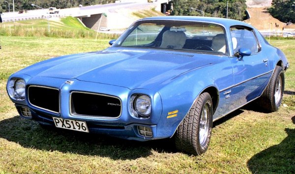 Цели десет бройки от американския спортен автомобил са регистрирани в България през първото полугодие на 2025. Но за нас най-голям интерес представлява един екземпляр от второто поколение, защото негов дизайнер е Илия "Ръс" Русинов - един от най-успешните, но също и най-скромните българи в световната автомобилна индустрия (можете да прочетете историята му в линка под статията). 
