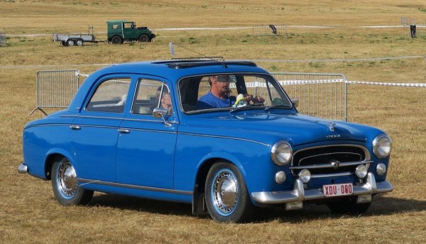 Макар и с дизайн от Pininfarina, 403 не е от най-красивите модели на Peugeot. Далеч не е и от най-редките - всъщност това е първият голям пазарен успех на марката, между 1955 и 1966 от него са произведени 1.214 милиона бройки. Но заслужава мястото си в тази класация дори само с възрастта си. Освен това 403 е технологично доста напредничав за онези години - един от първите европейски модели с термостат на вентилатора, и със сложна система за отопление на салона. 