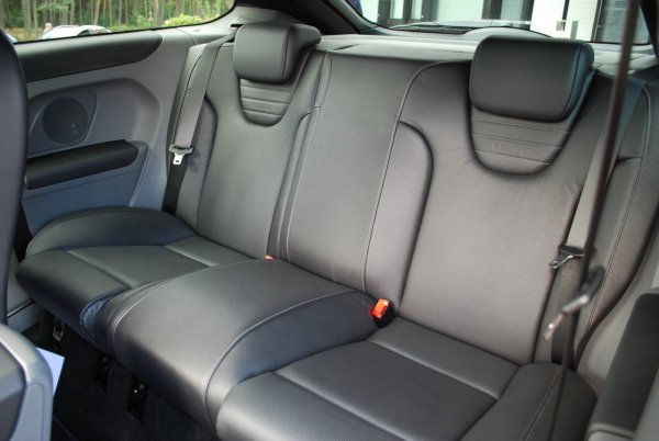 2008 Ford Focus ST. Оборудван е с пет цилиндров агрегат с обем 2.5 литра и мощност 225 к.с. Ускорението от 0 до 100 км/час е за 6.8 сек.