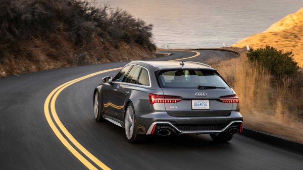 Същият задвижващ агрегат с мощност 600 к.с. е поставени и на един от най-желаните бензинови семейни автомобили по света - RS 6 Avant, който постига ускорение от 0 до 100 км/ч само за 3,6 секунди (с 0,2 секунди по-бързо от RS Q8). Разходът на гориво също е малко по-нисък - около 12,5 л/100 км, като това се дължи на по-аеродинамичната каросерия.
