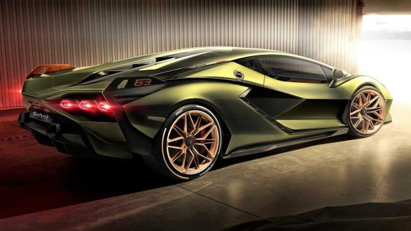 Пред Countach се класира само Lamborghini Si&aacute;n Coup&eacute;, който разчита на същата задвижващата система и предлага същото време за ускорение от 0 до 100 км/ч, но е победител в класацията заради малко по-голямата си комбинирана мощност - 319 к.с.
