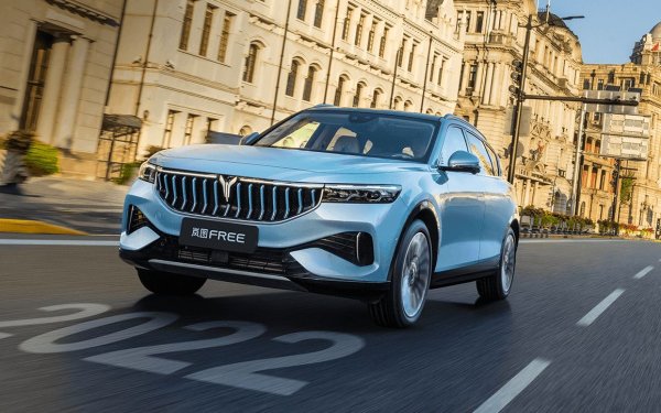 Voyah е най-новата марка на Dongfeng, насочена основно към премиум електрифицирани модели. Кросоувърът FREE дебютира на китайския пазар през миналата година с два варианта на задвижване - плъг-ин хибрид и чист електромобил.
