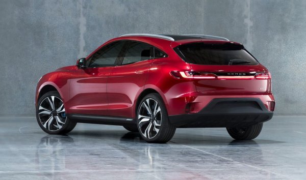 Покрай всичко друго, джойнт-венчърът на Dongfeng и Sokon купи през 2017 и компанията за електрическо задвижване, създадена от основателя на Tesla Мартин Еберхард. Китайците използваха нейни технологии в новия SF5, планиран да се продава в САЩ под марката Seres. 
